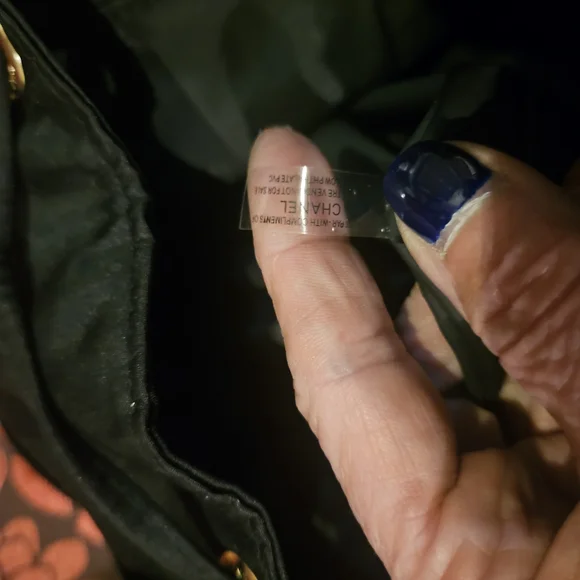 CHANEL Black Drawstring Bucket Bag/ Shoulder Bag - Picture 5 of 7